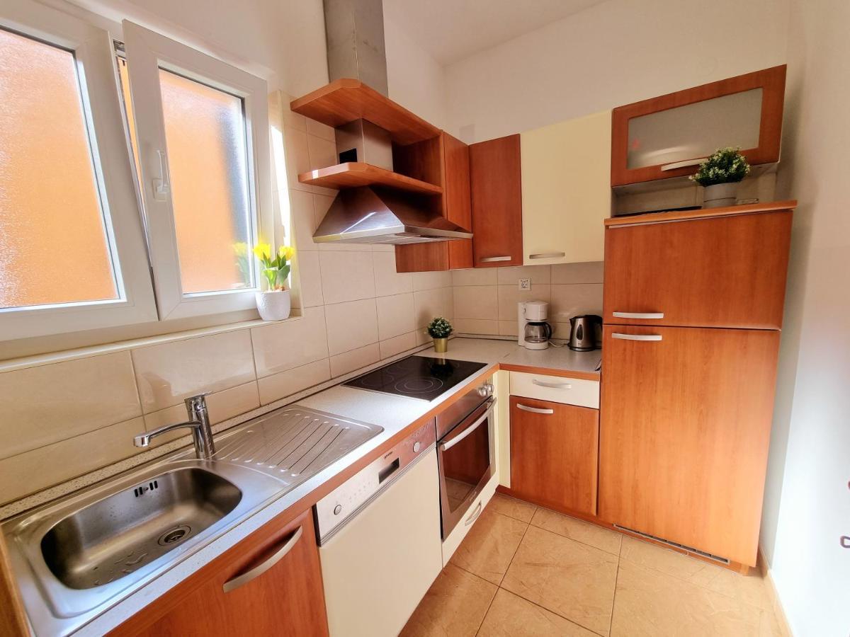 App Oleander Apartment Умаг Екстериор снимка